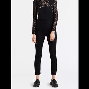 NWOT Levi’s Black Skinny Overalls